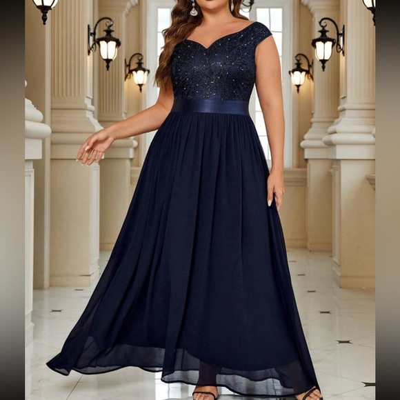 COPY - Luxe contrast lace chiffon formal dress - Picture 2 of 14